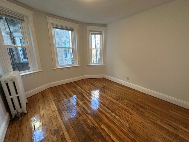 Building Photo - 32 Worthington St