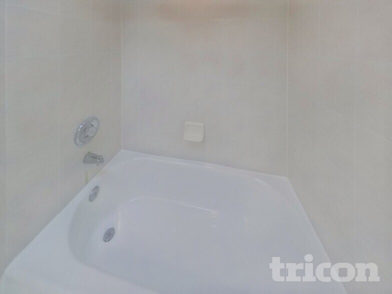 Building Photo - 15803 Hampton Village Dr