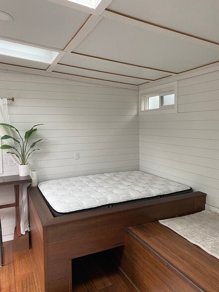 Building Photo - 1440 Portesuello Ave