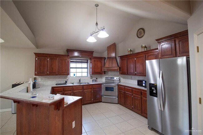 Building Photo - 808 W Chickadee Ave