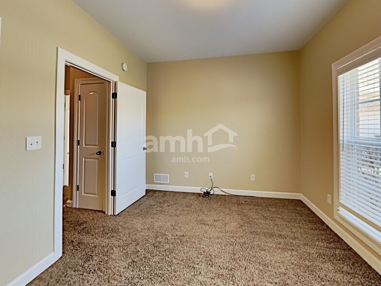 Building Photo - 2927 Keeley Cv