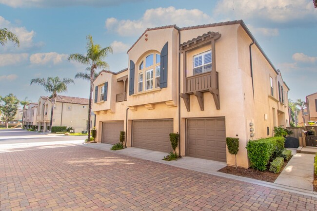 Building Photo - *REDUCED DEPOSIT* Beautiful 2 Bedroom / 2 ...