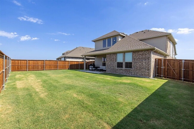 Building Photo - Beautiful 3-bedroom, 2.5 bath home with 2-car garage featuring an open floor plan in the heart of...