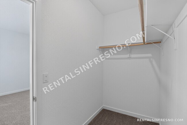 Building Photo - 3359 N Contessa Ave