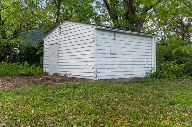 Building Photo - 3219 Royalton Ave