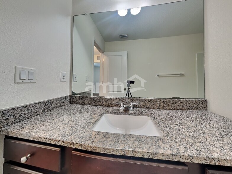 Building Photo - 8716 Layalie Way