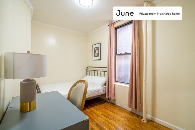 Building Photo - Private bedroom in 3 bed/1 bath Home