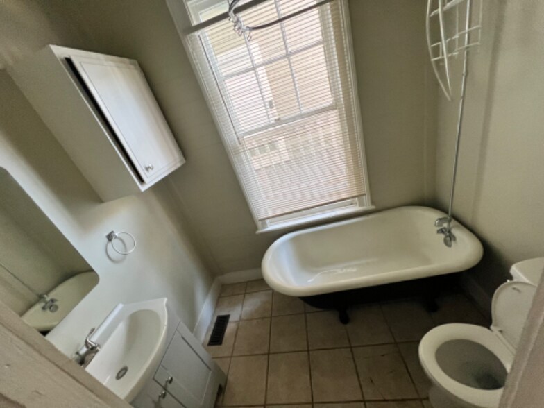 Building Photo - 316 W Duffy St