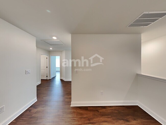 Building Photo - 909 Headland Wy