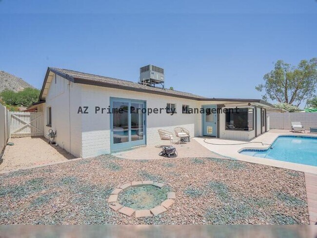 Building Photo - 2429 E Dahlia Dr
