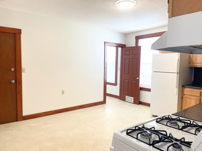 Building Photo - 25 Bennett St