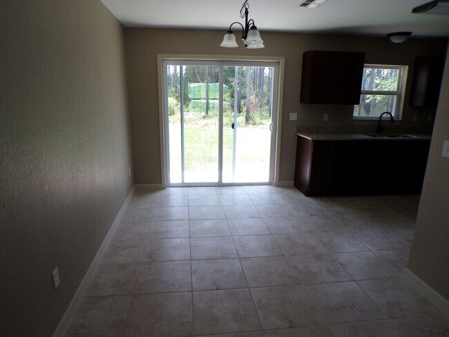 Building Photo - Marion Oaks Home