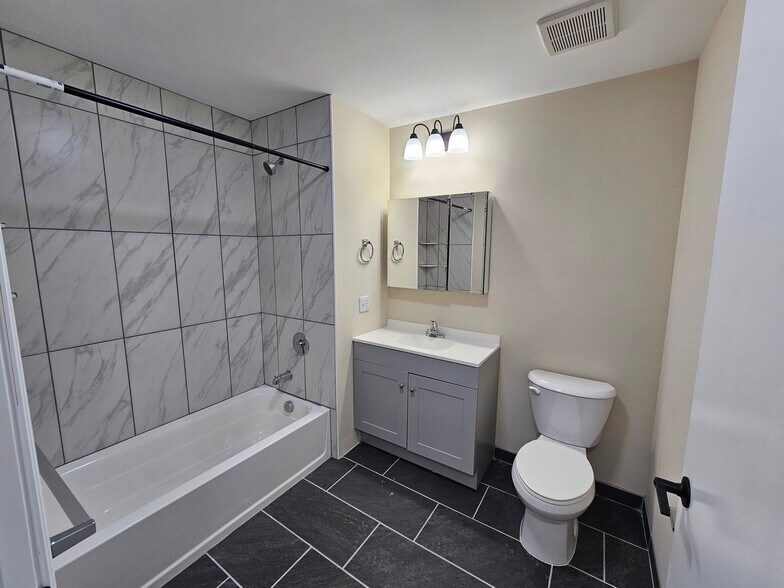 Building Photo - 158 6th St