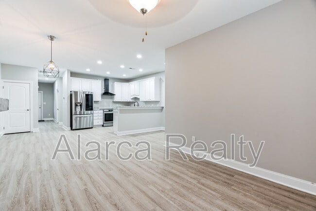 Building Photo - 111 Sherman Oaks Ln