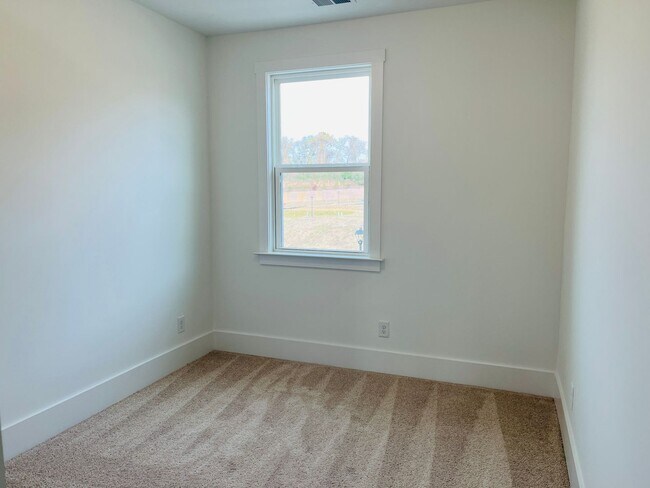 Building Photo - LIKE NEW IN PARK VUE! Townhome located across from Westside Park in Atlanta! MUST SEE!