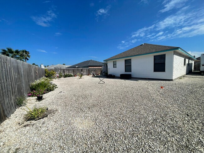 Building Photo - 13954 Seafarer Dr