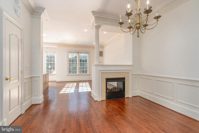 Building Photo - 720 Carpenter Rd