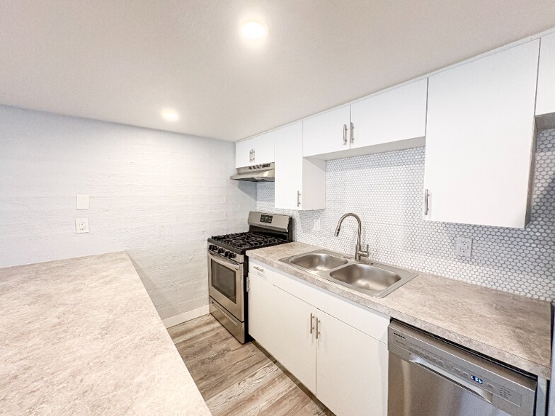 Building Photo - 2950 N 46th St