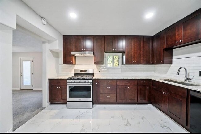 Building Photo - 6526 Westview Dr