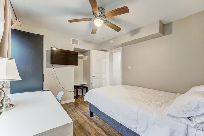 Building Photo - 2720 Truxillo St