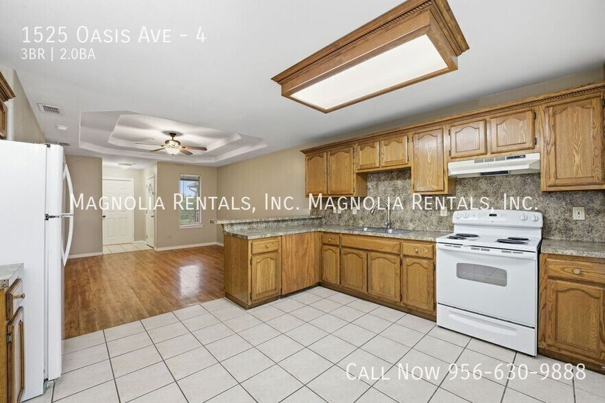 Building Photo - 1525 Oasis Dr