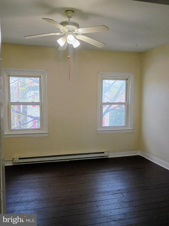 Building Photo - 309 E Main St