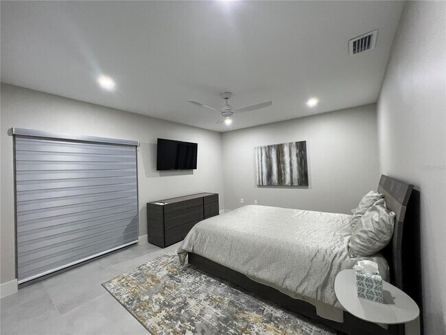 Building Photo - 3280 S Shore Dr