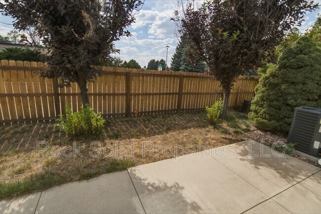 Building Photo - 5416 Meadowbrook Dr