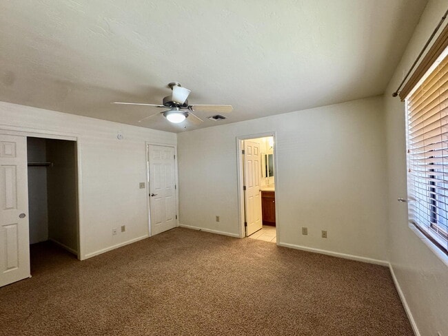 Building Photo - 4 bedroom 2 bath with W/D ask about our move in special!