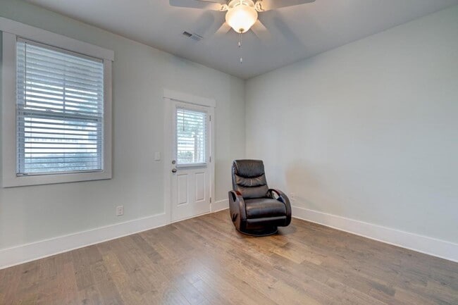 Building Photo - 1817 Bungalow Row