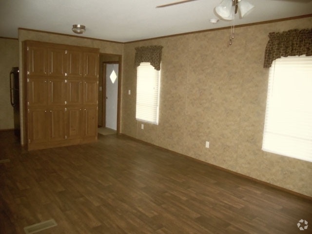 Kitchen/Dining Area - The Highlands