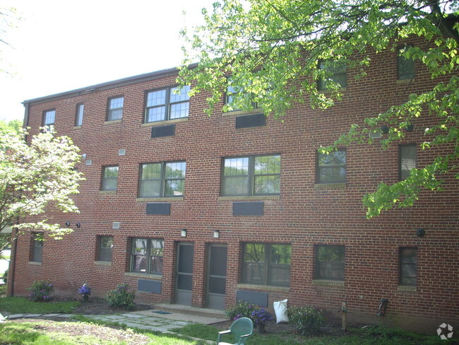 Building Photo - Arlington Courthouse Apartments