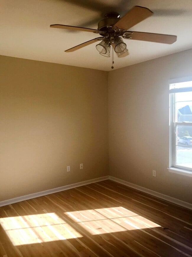 Building Photo - Perfect 3 bed 3.5 bath great school district!!