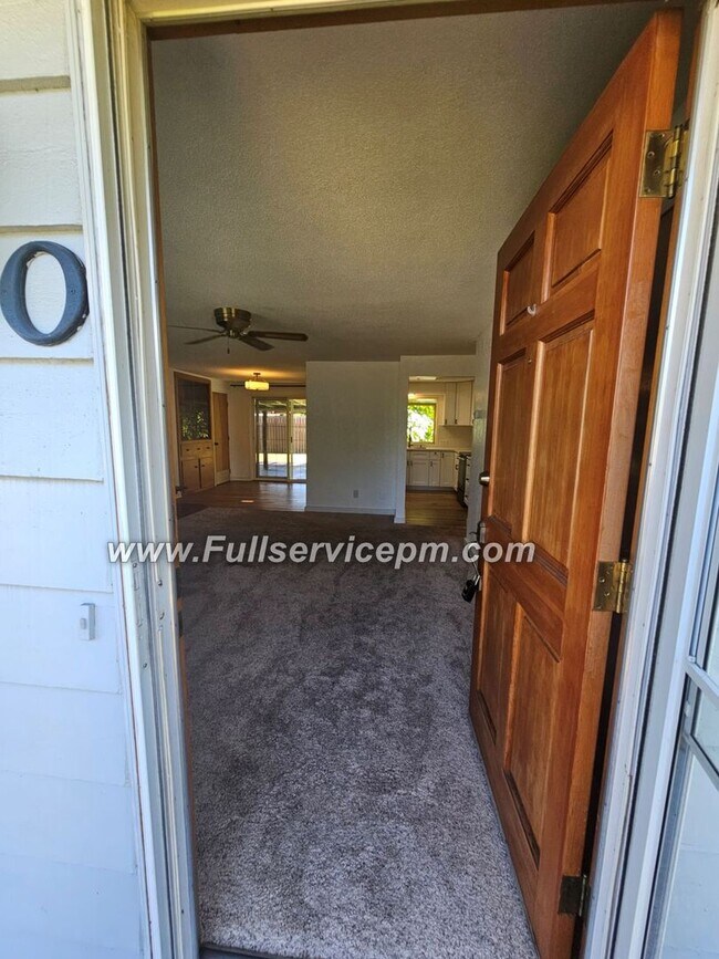 Building Photo - Home sweet home-You need to check this wonderful home out!!