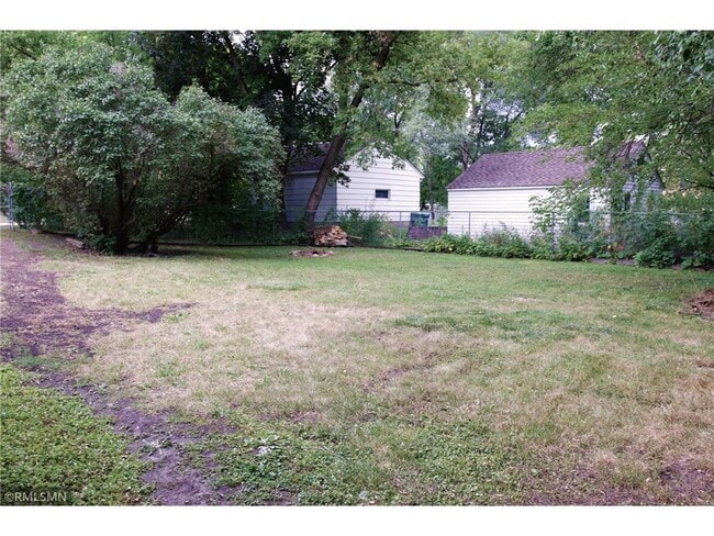 Building Photo - 3136 Douglas Dr N