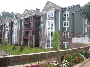 Building Photo - Eastwood Village A-201