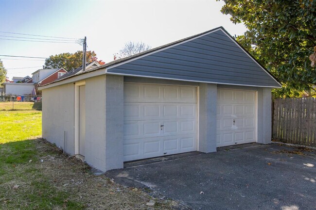 Building Photo - 564 Claymont Dr