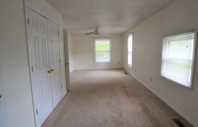 Building Photo - Bungalow Near Downtown Bloomington – 3 Bed...