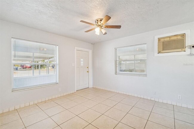 Building Photo - 5409 S Lois Ave