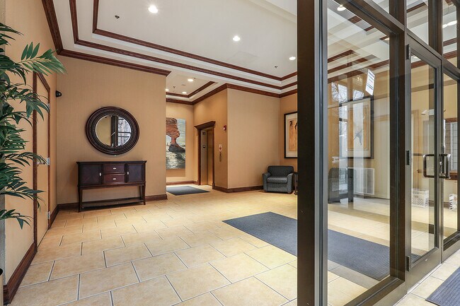 Building Photo - 343 W Old Town Ct