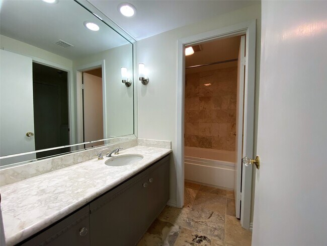 Building Photo - 49 Briar Hollow Ln