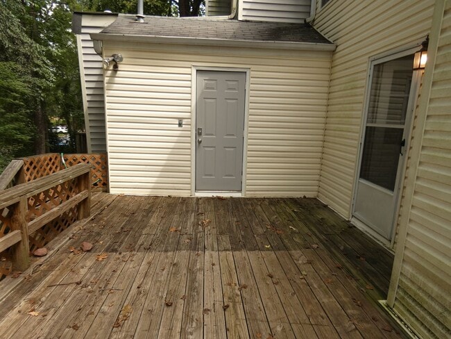 Building Photo - 3240 Overton Manor Dr
