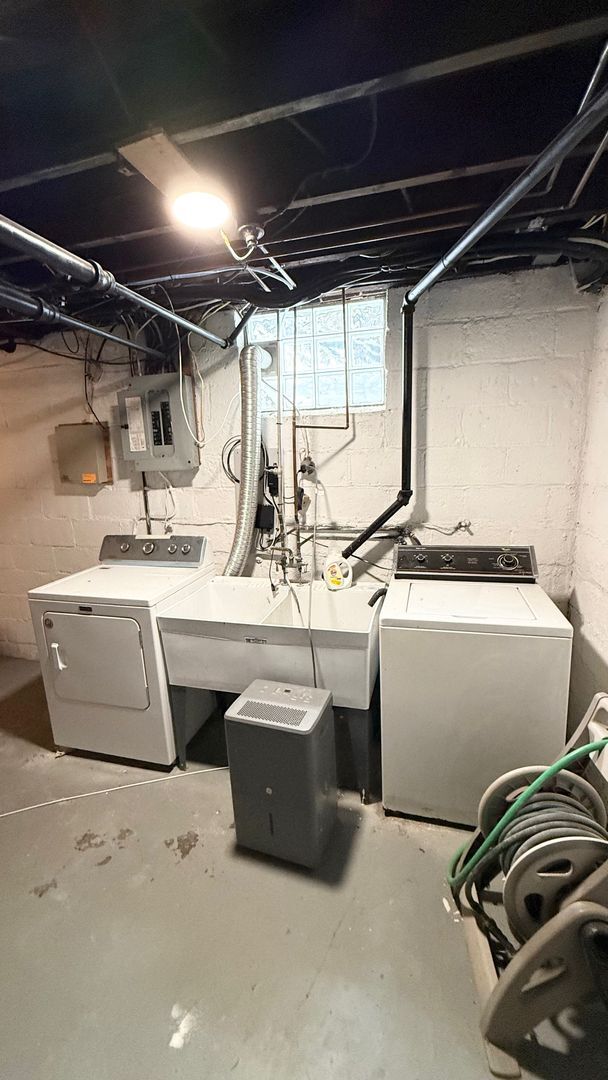 Building Photo - Beautiful 3/4 bedroom + office in Shadyside- Off-Street Parking and Tons of Storage!!