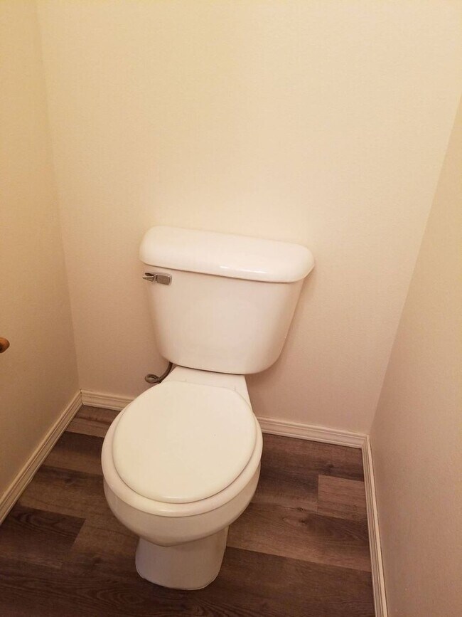 Building Photo - 1706/1708peni