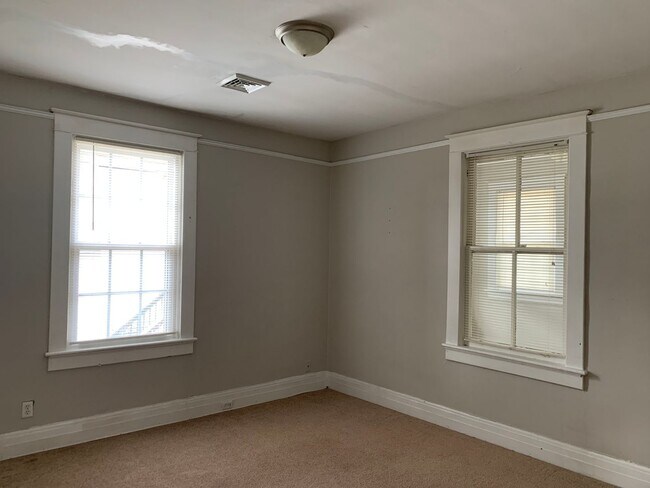 Building Photo - 106 Yeardley Ave