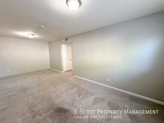 Building Photo - 3914 E Becker Ln