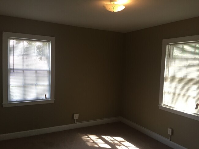Building Photo - 2205 Camille Dr