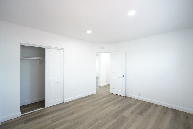 Building Photo - Dracaea Avenue