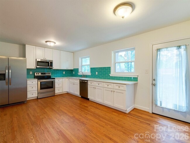 Building Photo - 5646 Oak Dr