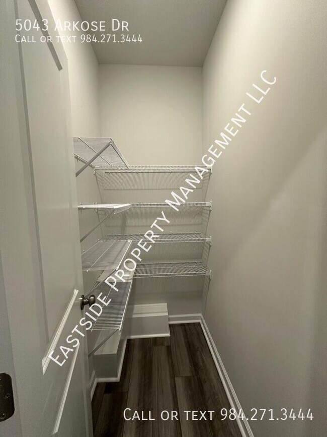 Building Photo - 5043 Arkose Dr